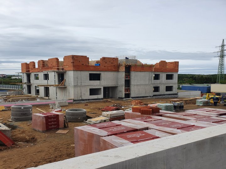 Hrubá stavba bytového domu A dokončena!